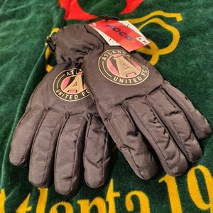 S/M insulated Atlanta United gloves soccer